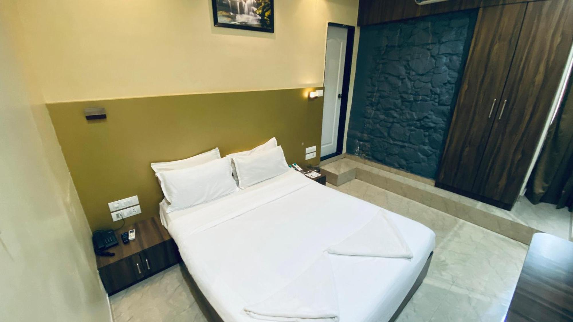 Palm Breeze Hotel - Colaba Mumbai Exterior photo